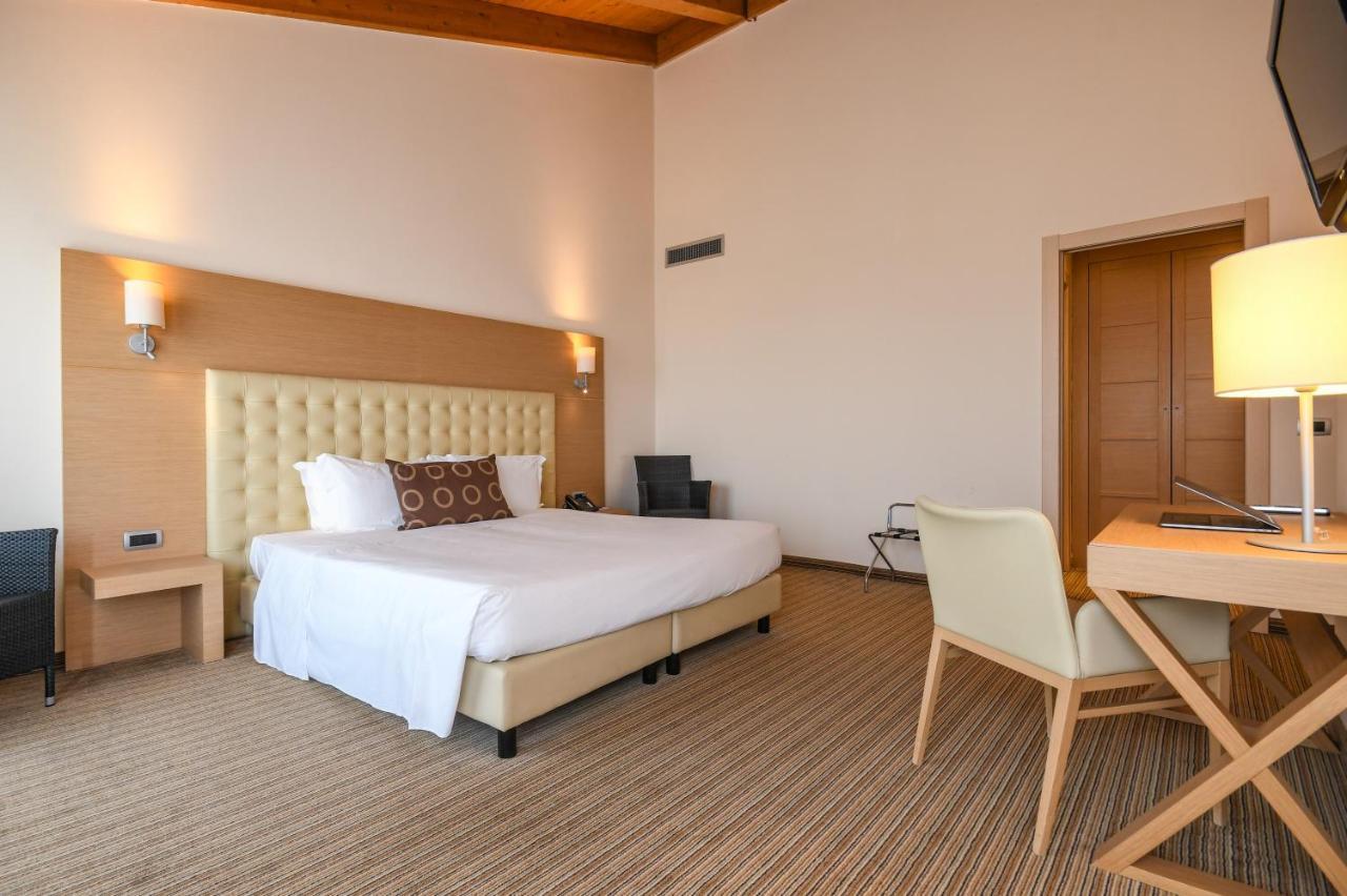 TH Lazise - Hotel Parchi Del Garda Esterno foto